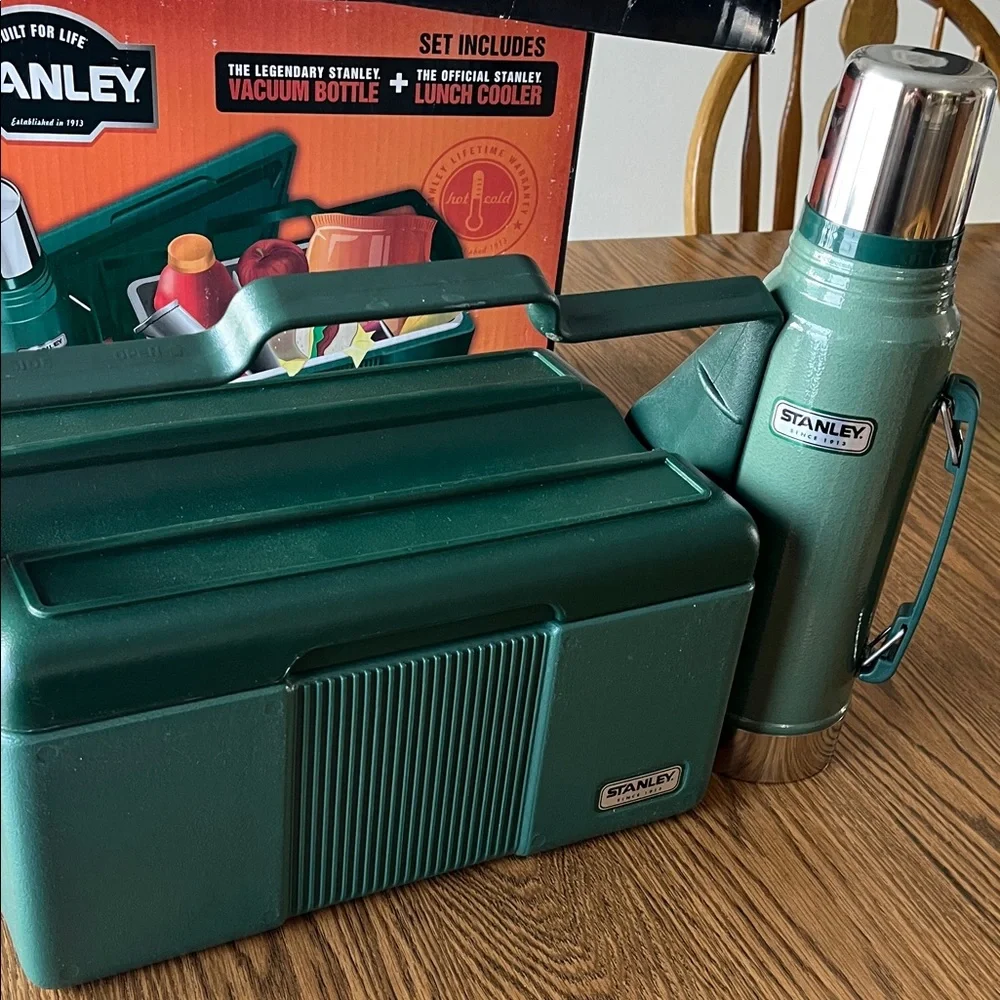 Vintage Stanley Green Vacuum Bottle and Lunch Cooler Set - Picture 2 of 5